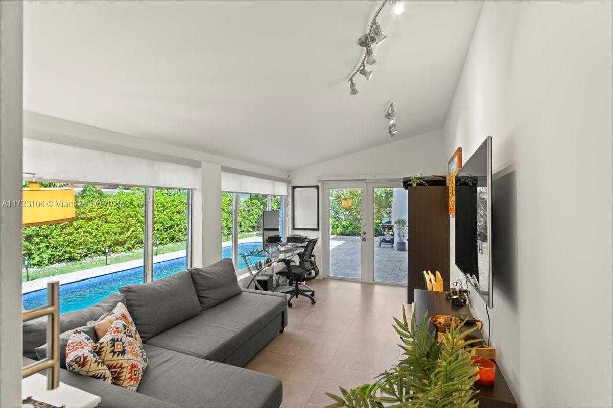 Small Image of 6610 SANTONA ST, Coral Gables Number 27