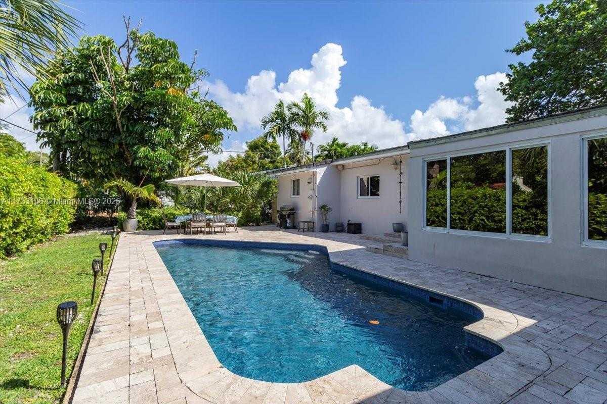 Small Image of 6610 SANTONA ST, Coral Gables Number 29