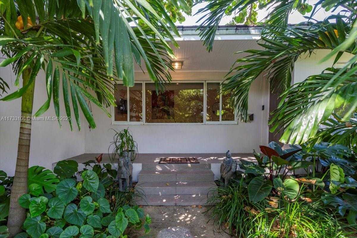 Small Image of 6610 SANTONA ST, Coral Gables Number 3