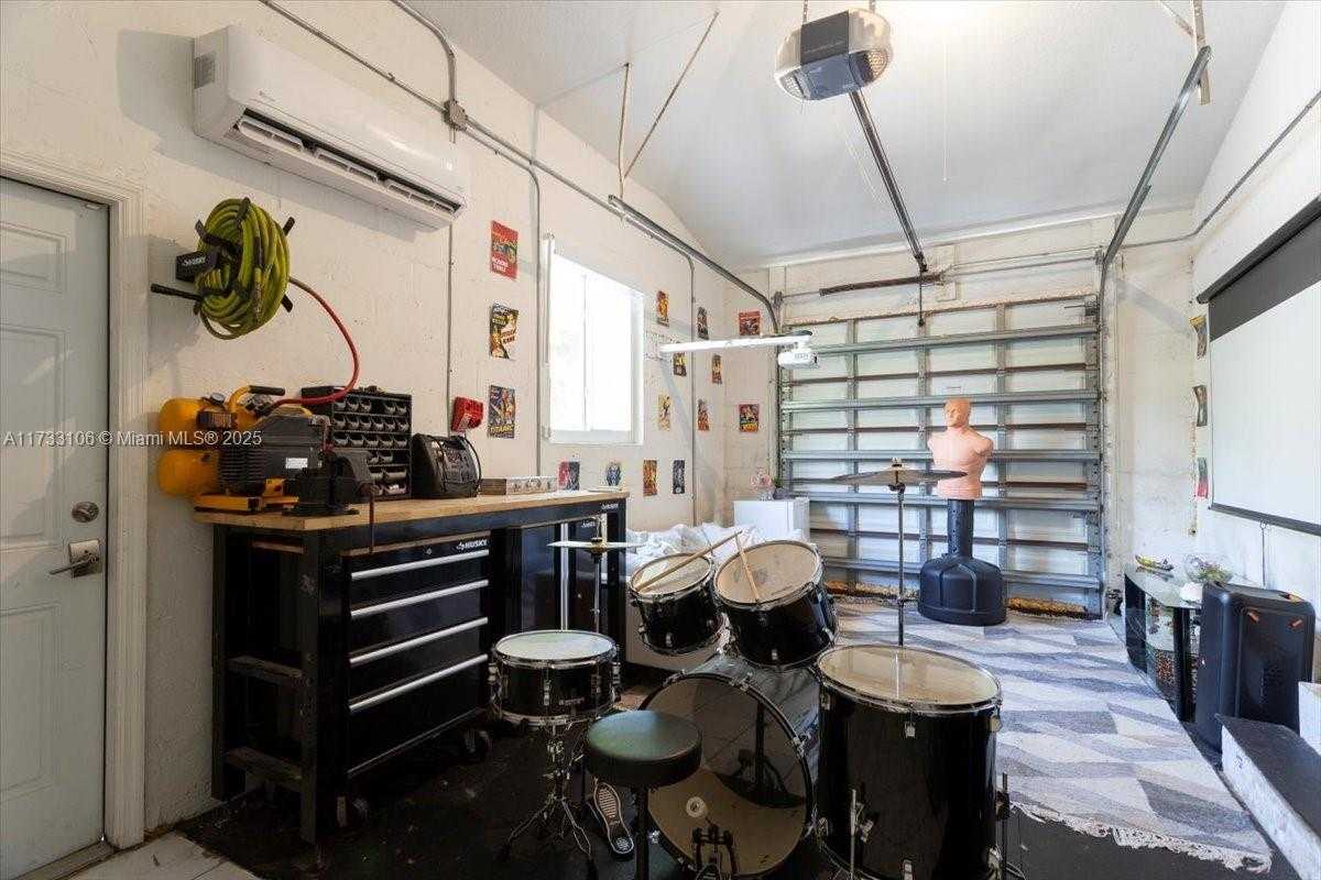 Small Image of 6610 SANTONA ST, Coral Gables Number 30