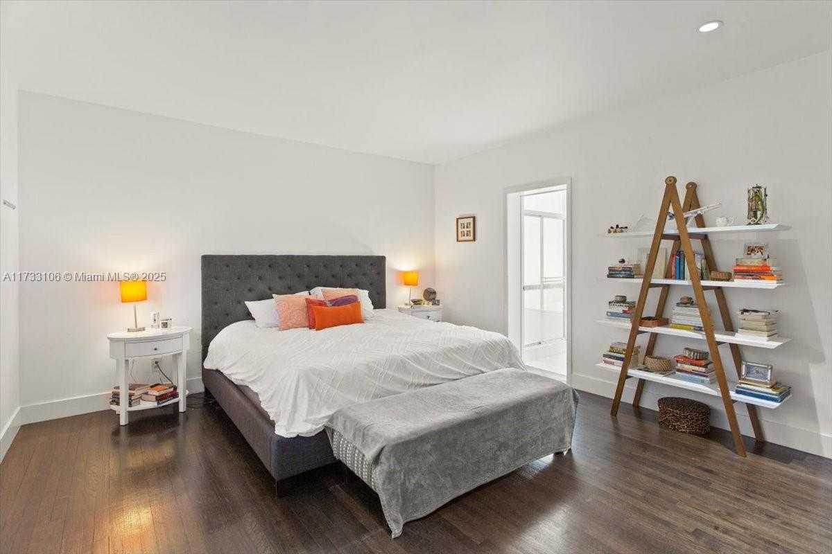 Small Image of 6610 SANTONA ST, Coral Gables Number 4
