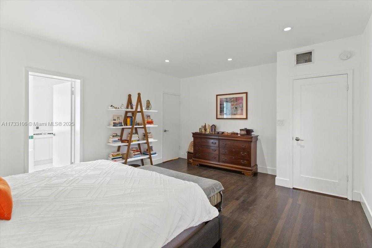 Small Image of 6610 SANTONA ST, Coral Gables Number 5