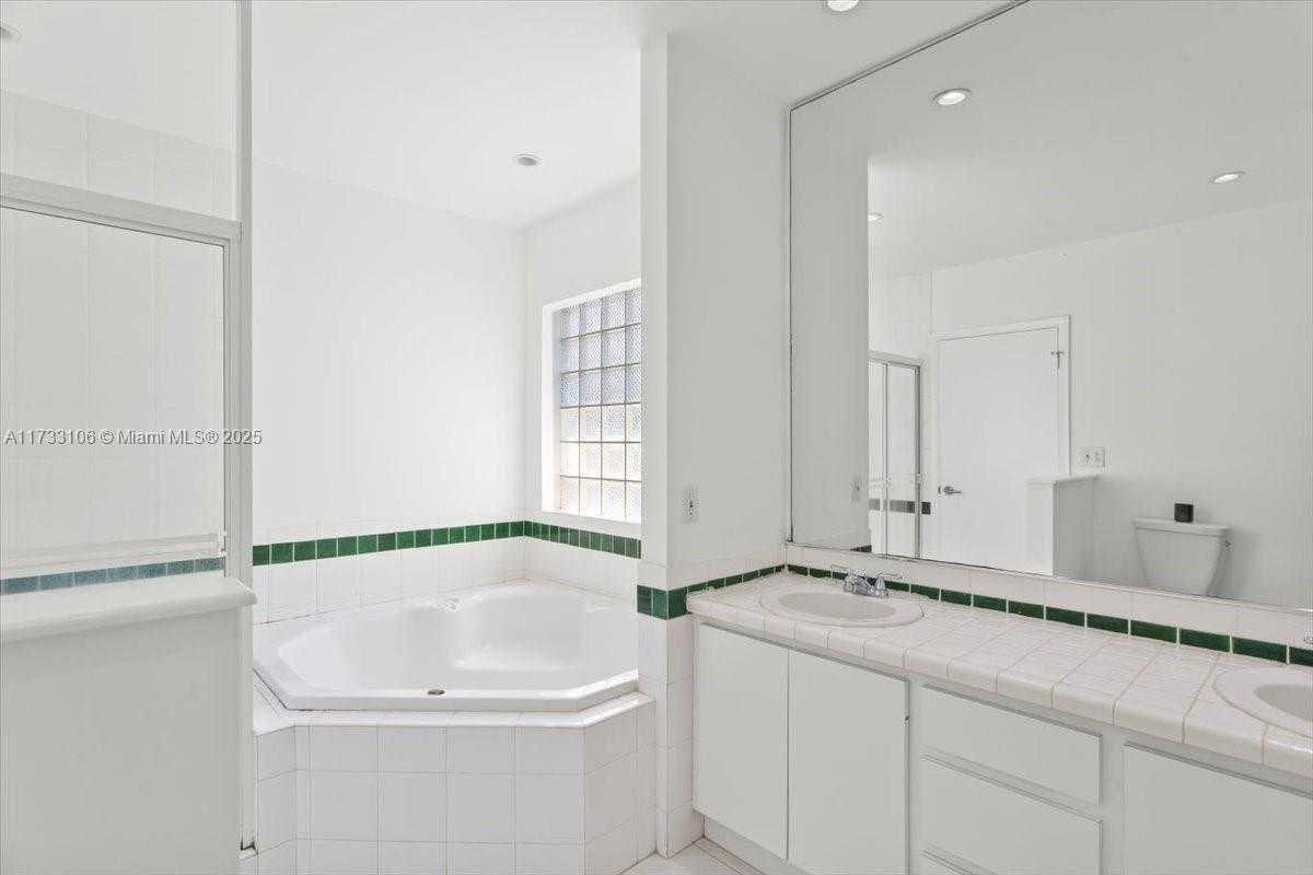 Small Image of 6610 SANTONA ST, Coral Gables Number 6
