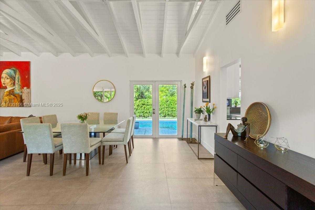Small Image of 6610 SANTONA ST, Coral Gables Number 8