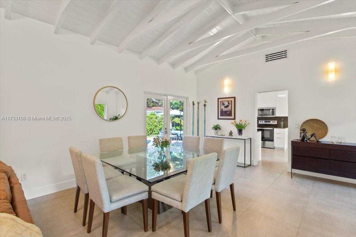 Small Image of 6610 SANTONA ST, Coral Gables Number 9