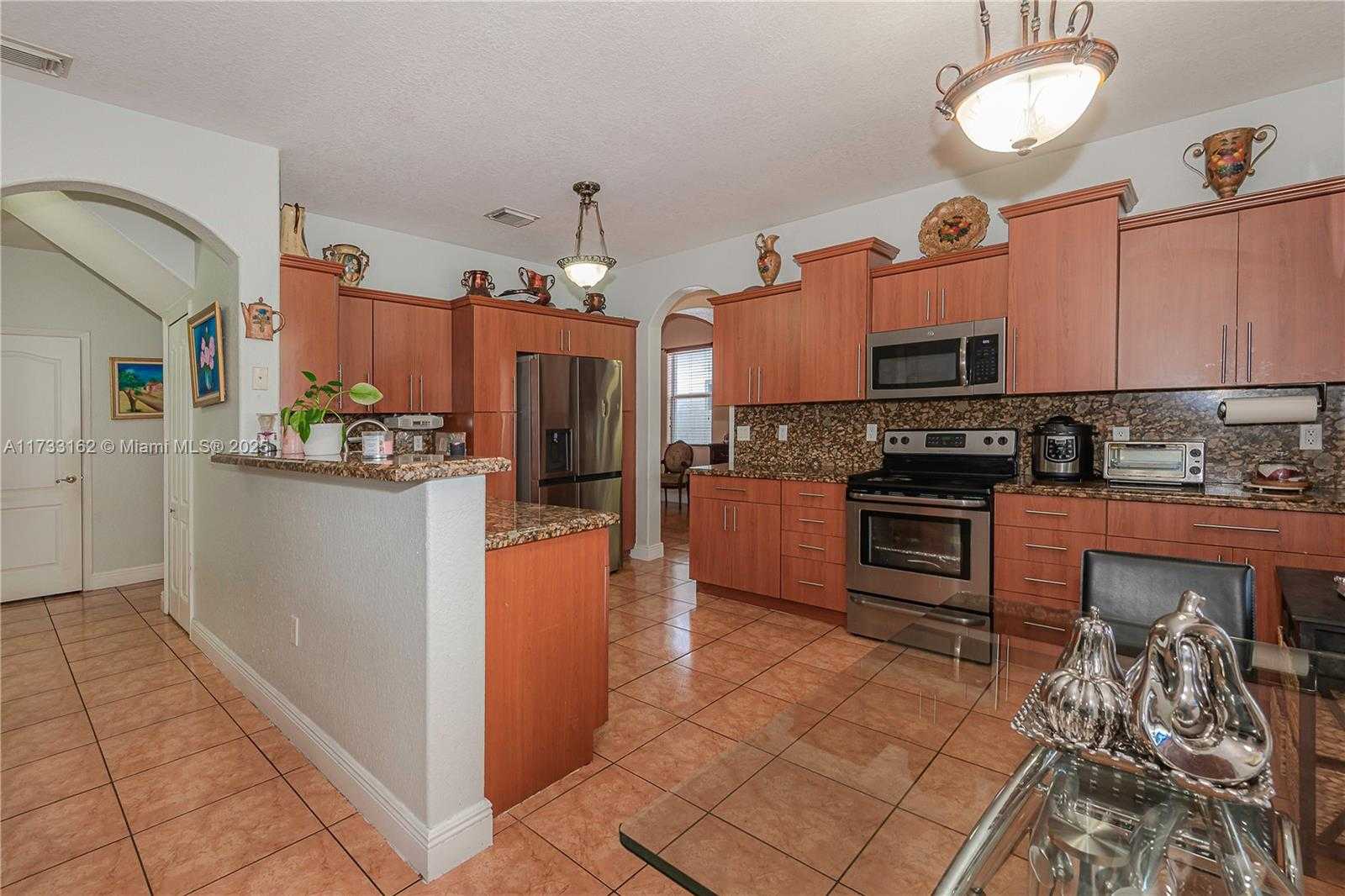 Small Image of 8767 NORTH WEST 139TH TER, Miami Lakes Number 39