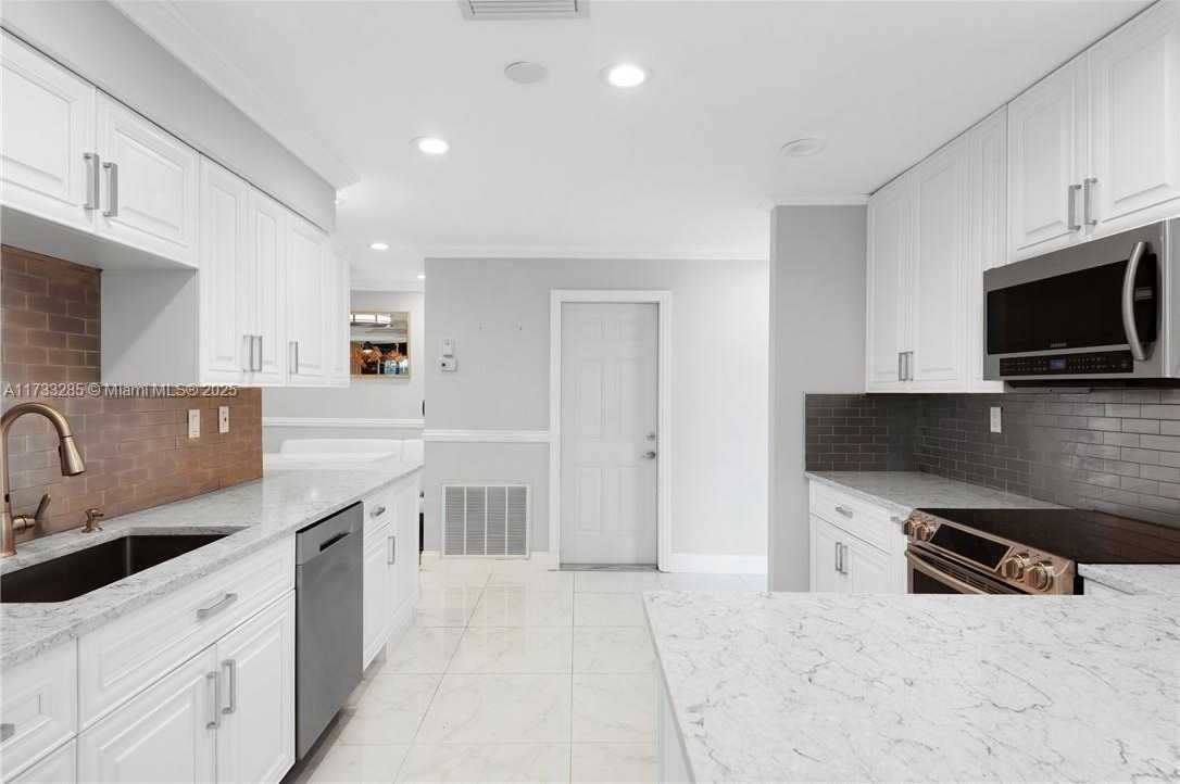 Small Image of 9106 NORTH WEST 72ND CT, Tamarac Number 11