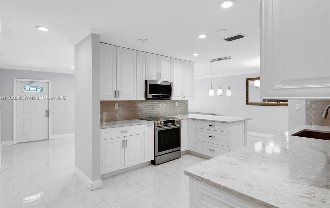 Small Image of 9106 NORTH WEST 72ND CT, Tamarac Number 12