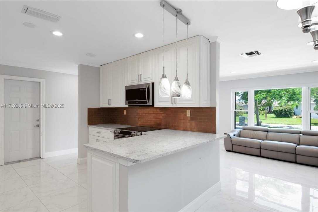 Small Image of 9106 NORTH WEST 72ND CT, Tamarac Number 13