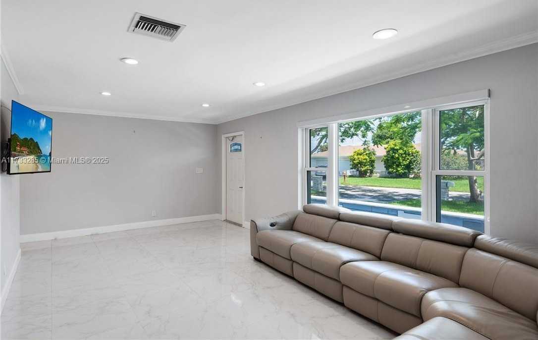 Small Image of 9106 NORTH WEST 72ND CT, Tamarac Number 8