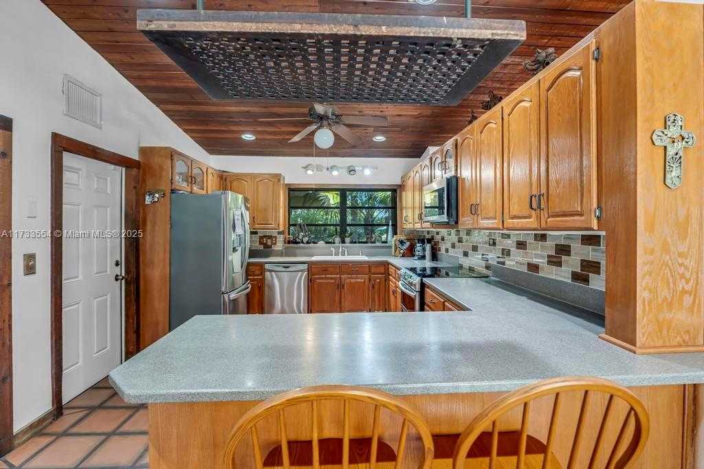 Small Image of 6000 CHAPMAN FIELD DR, Pinecrest Number 10