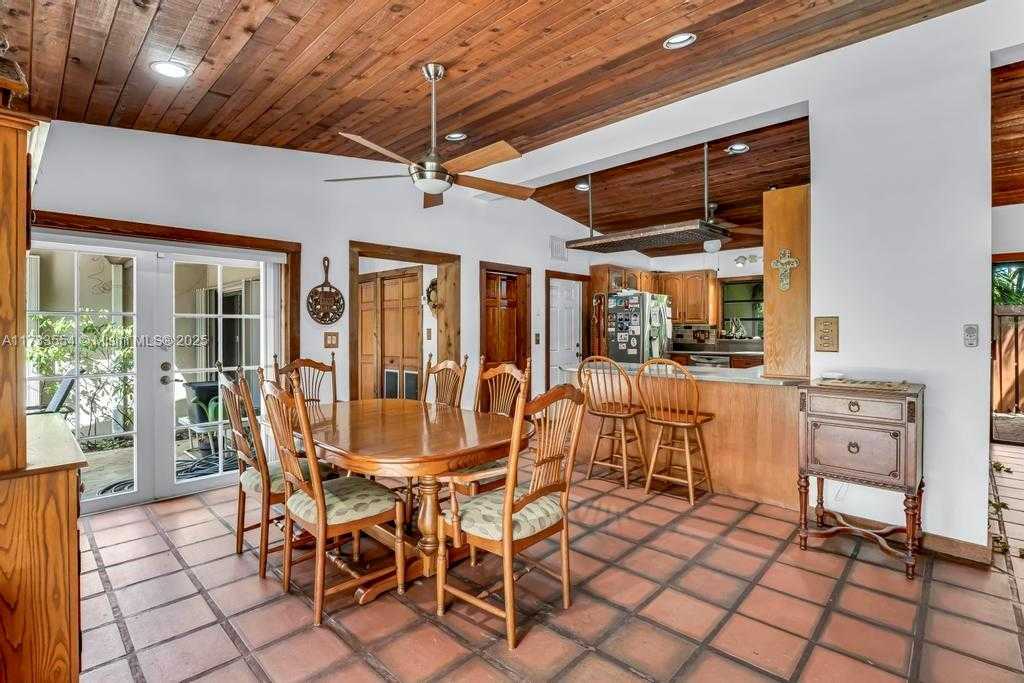 Small Image of 6000 CHAPMAN FIELD DR, Pinecrest Number 14
