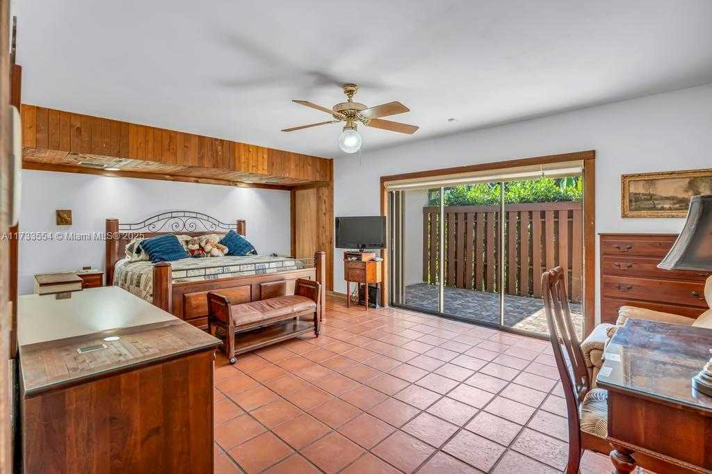 Small Image of 6000 CHAPMAN FIELD DR, Pinecrest Number 17