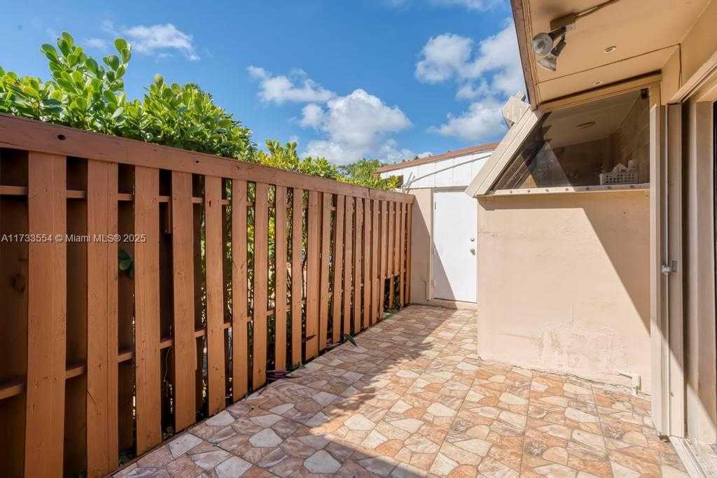 Small Image of 6000 CHAPMAN FIELD DR, Pinecrest Number 19