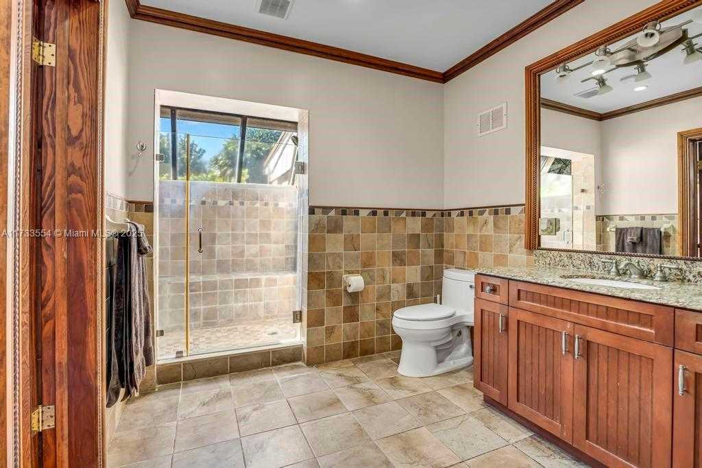 Small Image of 6000 CHAPMAN FIELD DR, Pinecrest Number 22