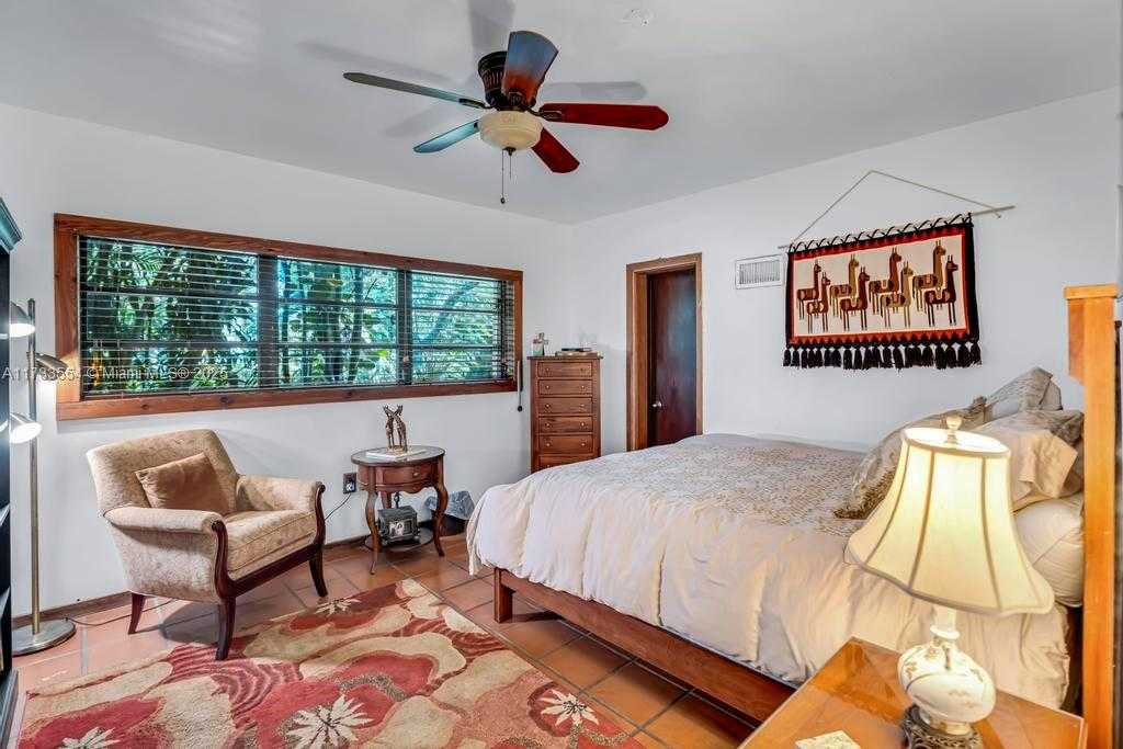 Small Image of 6000 CHAPMAN FIELD DR, Pinecrest Number 28