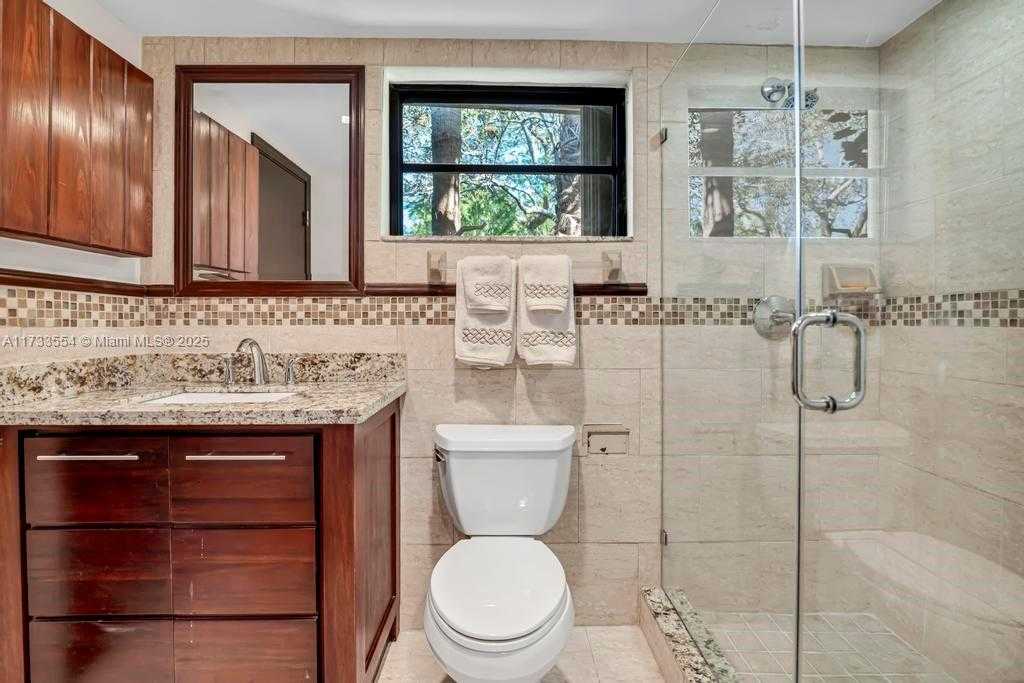 Small Image of 6000 CHAPMAN FIELD DR, Pinecrest Number 29