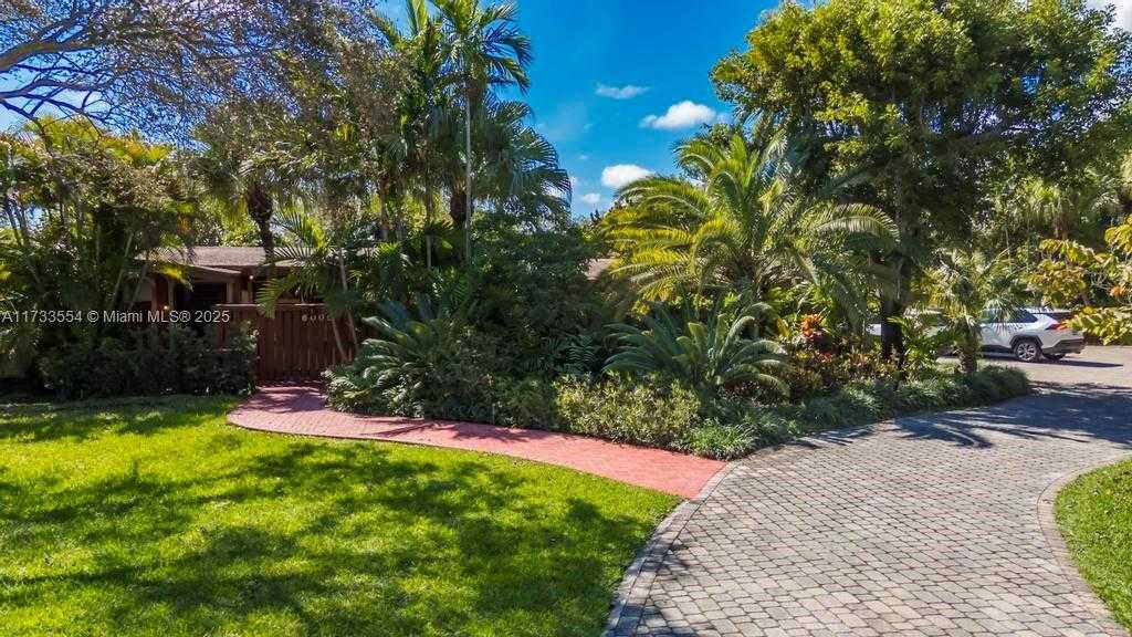 Small Image of 6000 CHAPMAN FIELD DR, Pinecrest Number 3