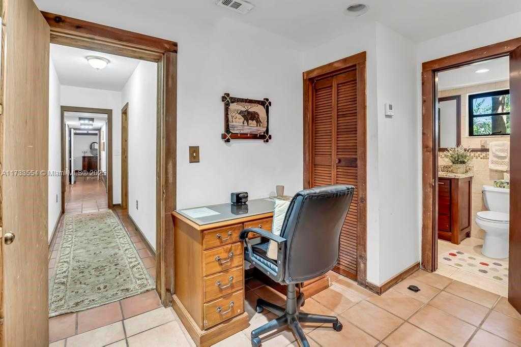 Small Image of 6000 CHAPMAN FIELD DR, Pinecrest Number 31