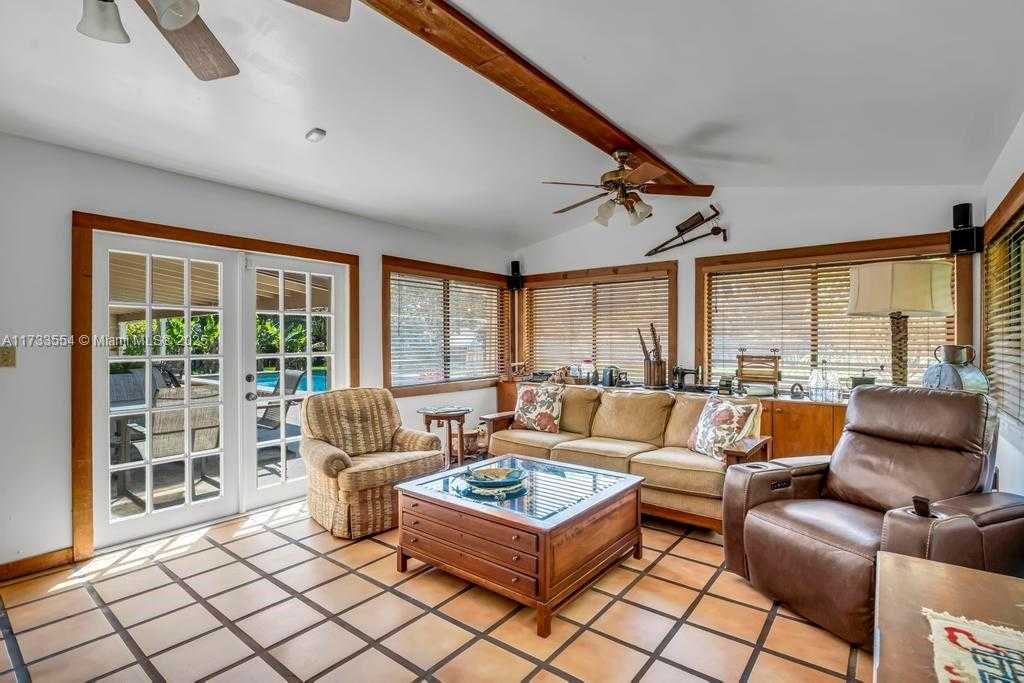 Small Image of 6000 CHAPMAN FIELD DR, Pinecrest Number 33