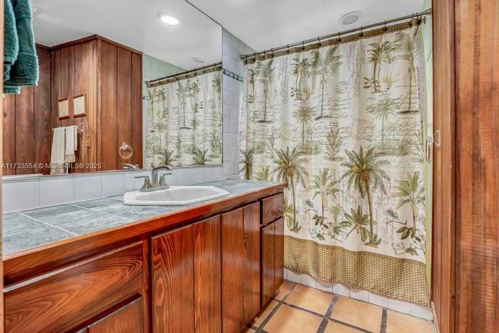 Small Image of 6000 CHAPMAN FIELD DR, Pinecrest Number 34