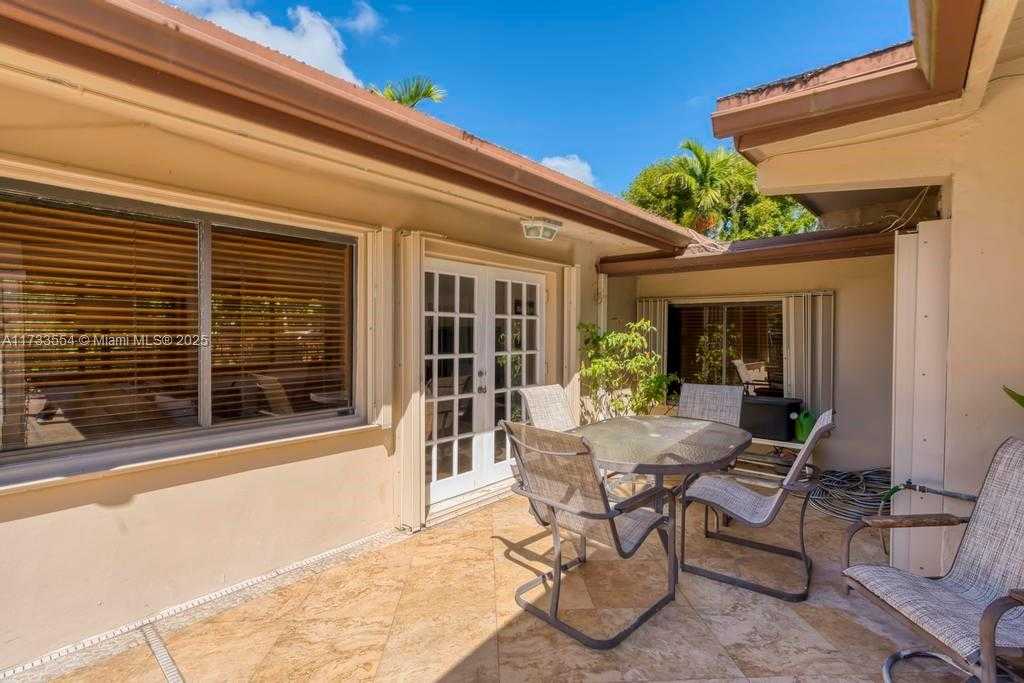 Small Image of 6000 CHAPMAN FIELD DR, Pinecrest Number 35