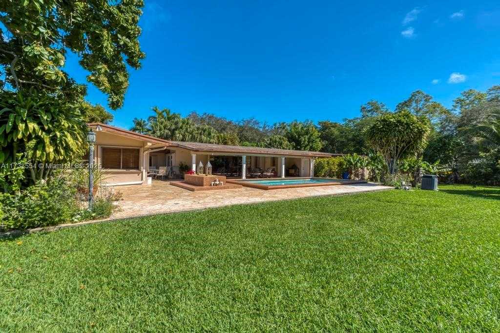 Small Image of 6000 CHAPMAN FIELD DR, Pinecrest Number 38