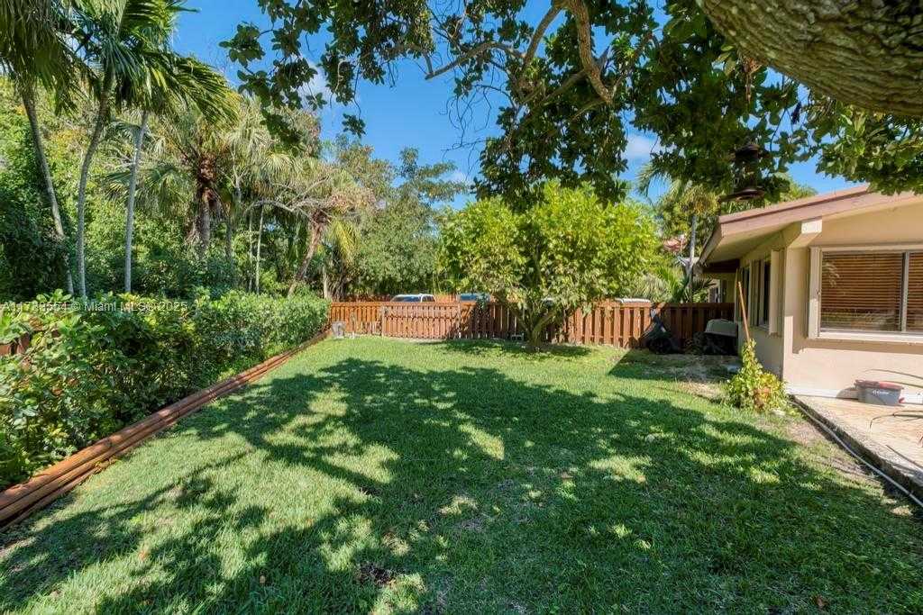 Small Image of 6000 CHAPMAN FIELD DR, Pinecrest Number 39