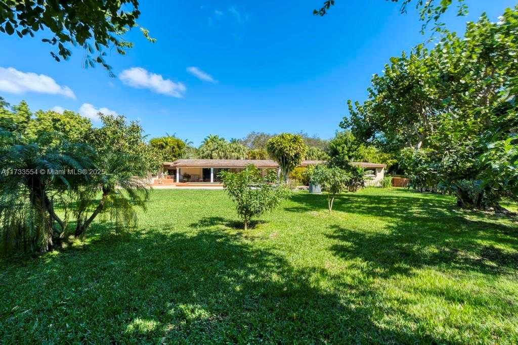 Small Image of 6000 CHAPMAN FIELD DR, Pinecrest Number 41
