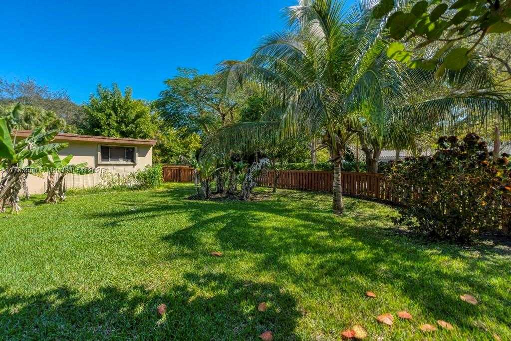 Small Image of 6000 CHAPMAN FIELD DR, Pinecrest Number 44