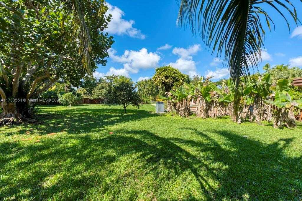 Small Image of 6000 CHAPMAN FIELD DR, Pinecrest Number 45