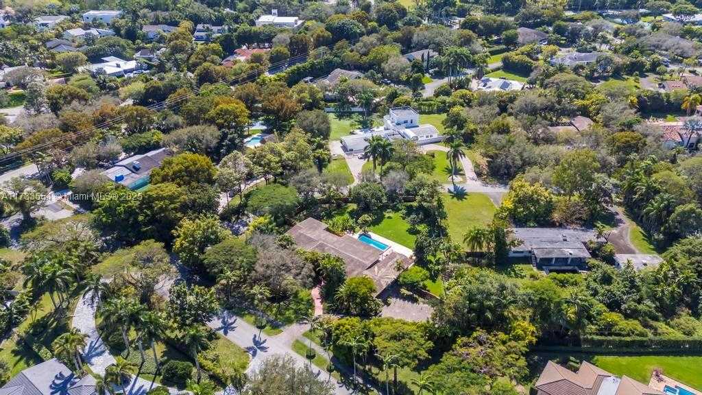 Small Image of 6000 CHAPMAN FIELD DR, Pinecrest Number 46