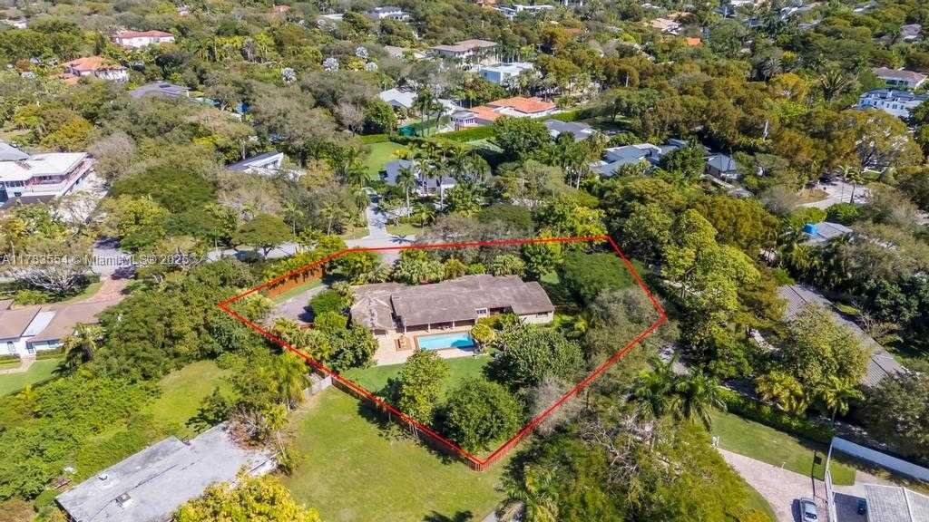 Small Image of 6000 CHAPMAN FIELD DR, Pinecrest Number 47