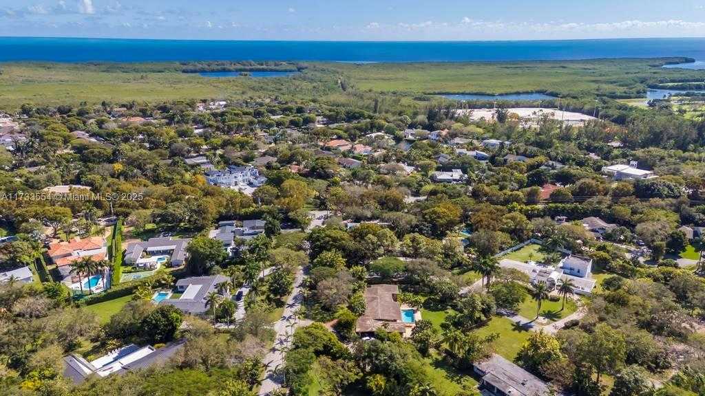 Small Image of 6000 CHAPMAN FIELD DR, Pinecrest Number 50