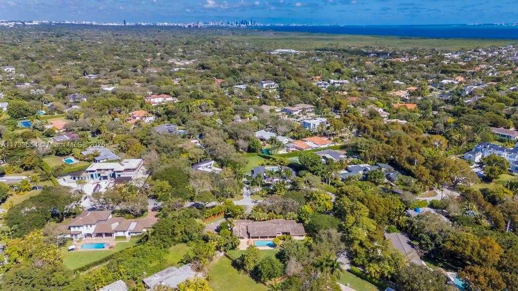 Small Image of 6000 CHAPMAN FIELD DR, Pinecrest Number 52
