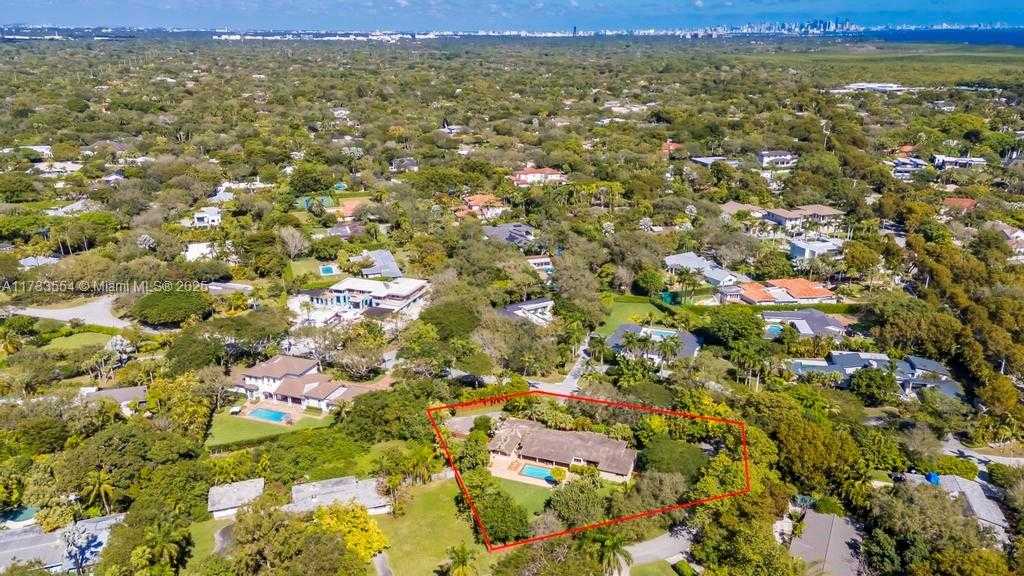 Small Image of 6000 CHAPMAN FIELD DR, Pinecrest Number 53