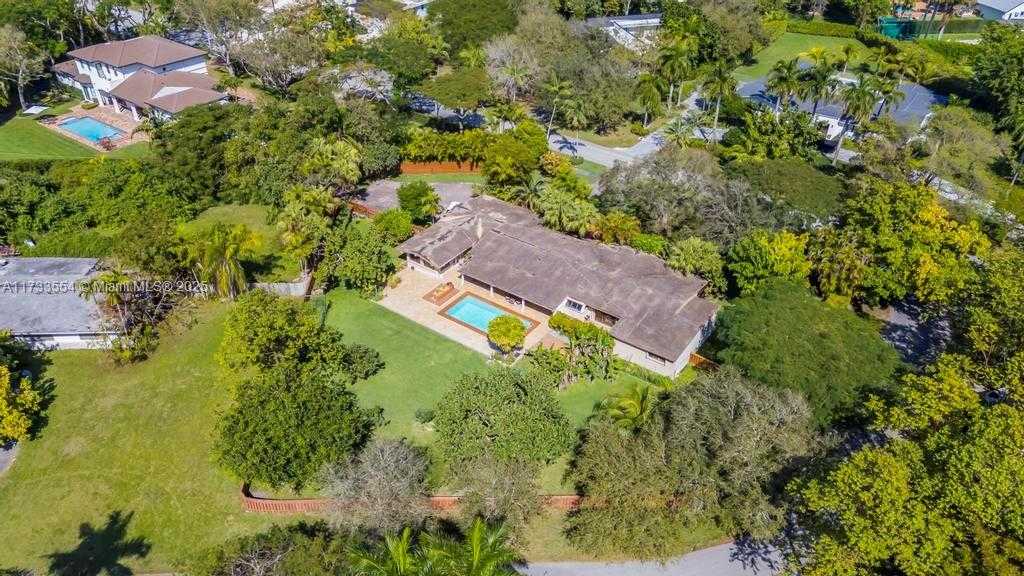 Small Image of 6000 CHAPMAN FIELD DR, Pinecrest Number 55