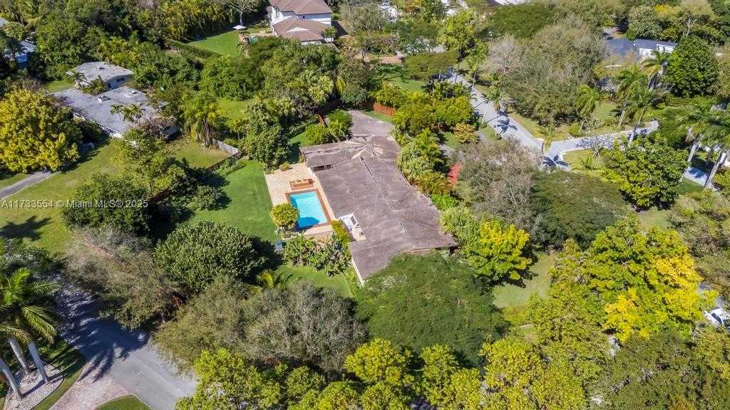 Small Image of 6000 CHAPMAN FIELD DR, Pinecrest Number 56