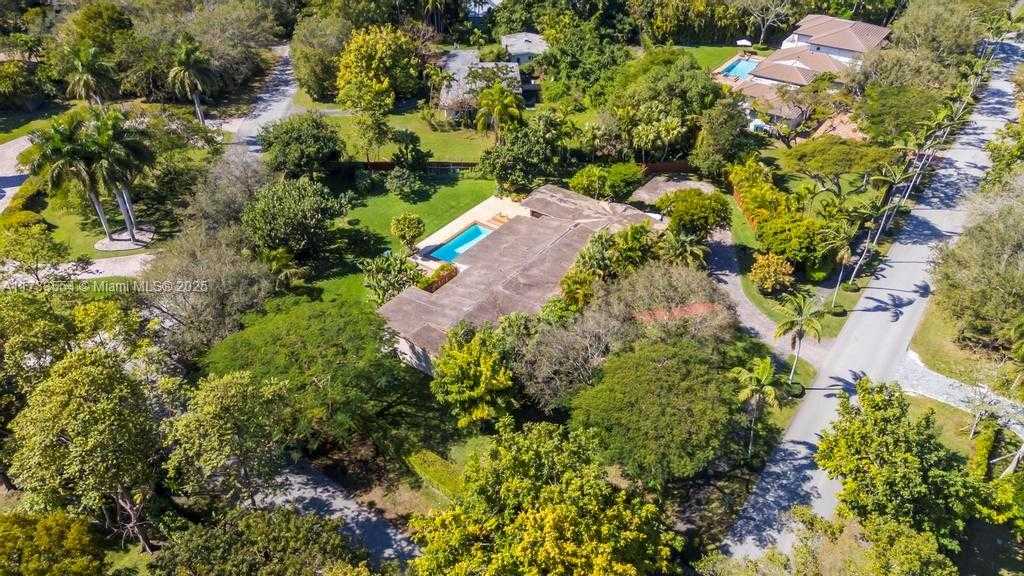 Small Image of 6000 CHAPMAN FIELD DR, Pinecrest Number 57