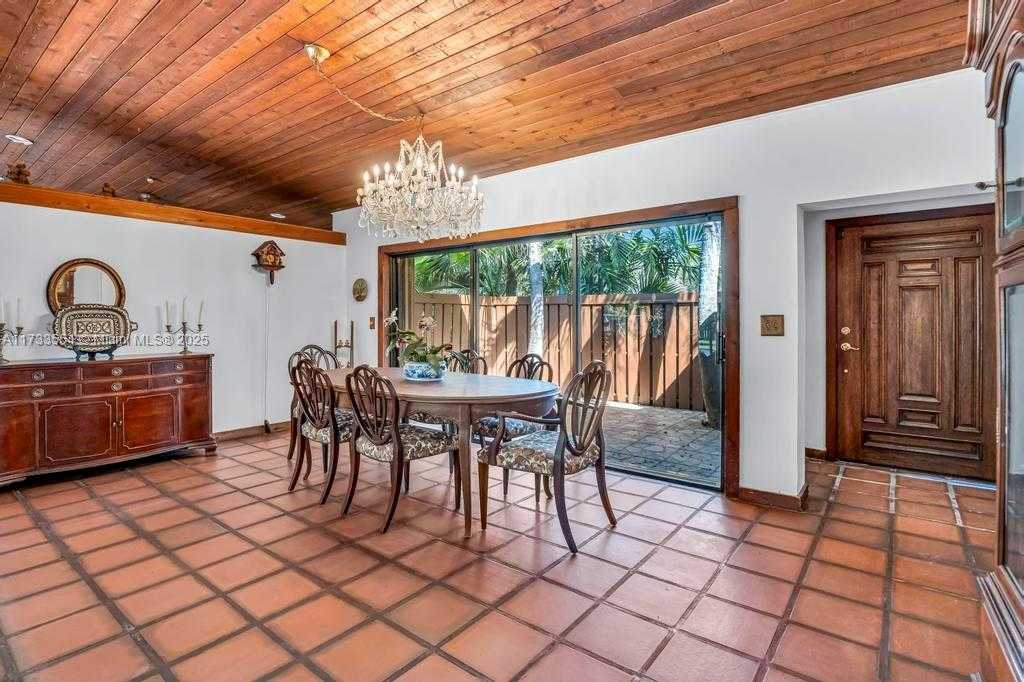 Small Image of 6000 CHAPMAN FIELD DR, Pinecrest Number 6