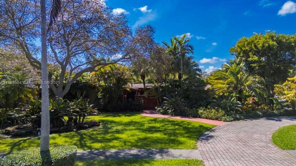 Small Image of 6000 CHAPMAN FIELD DR, Pinecrest Number 61