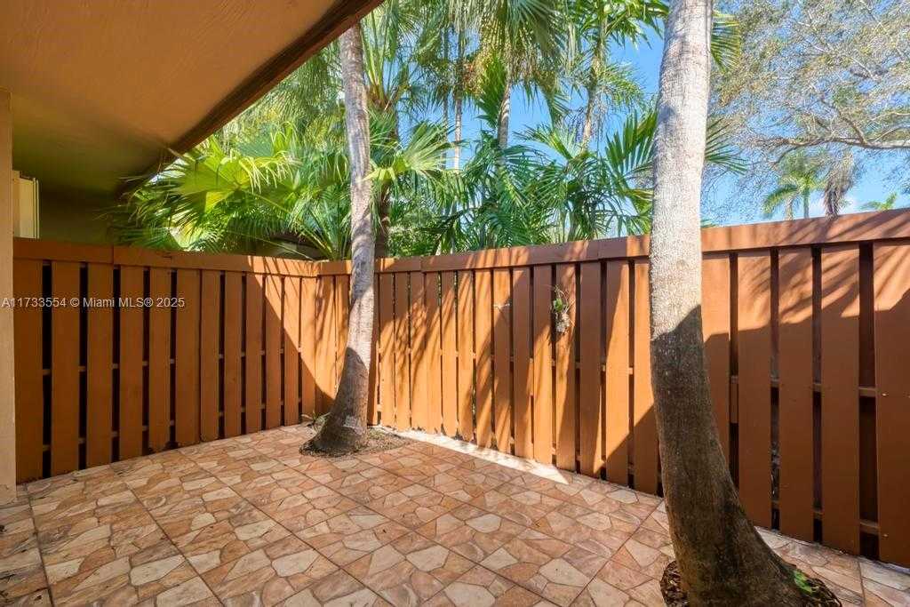 Small Image of 6000 CHAPMAN FIELD DR, Pinecrest Number 8