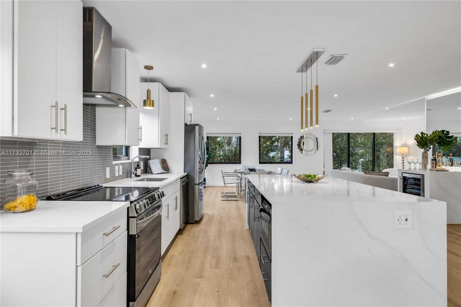 Small Image of 800 NORTH EAST 70TH ST, Miami Number 15