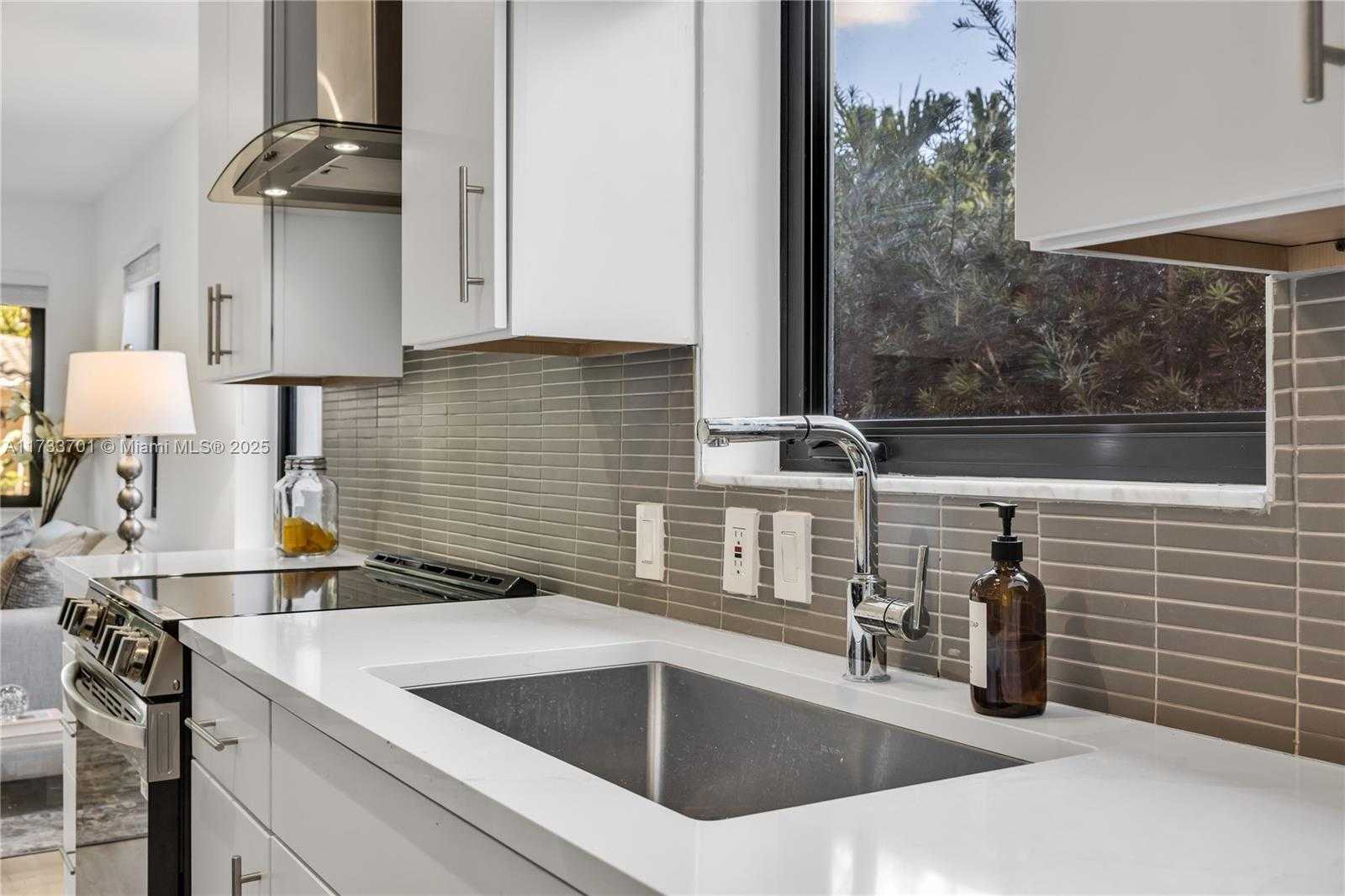 Small Image of 800 NORTH EAST 70TH ST, Miami Number 18