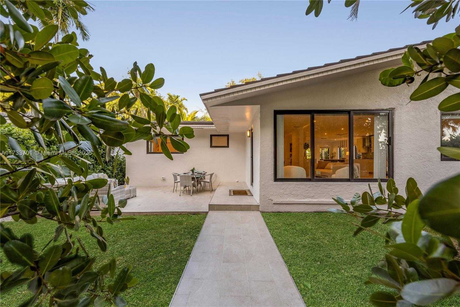 Small Image of 800 NORTH EAST 70TH ST, Miami Number 23