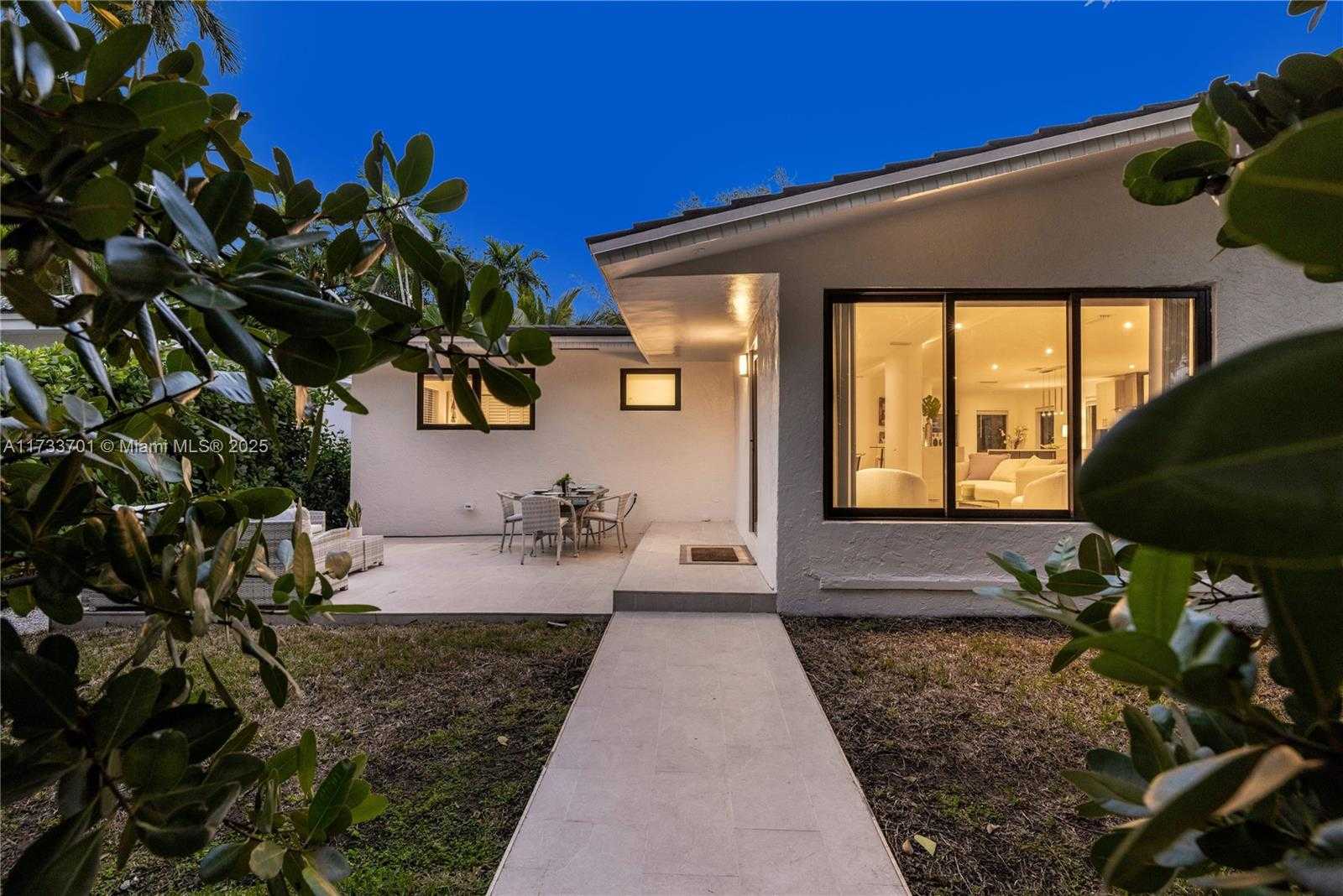 Small Image of 800 NORTH EAST 70TH ST, Miami Number 3