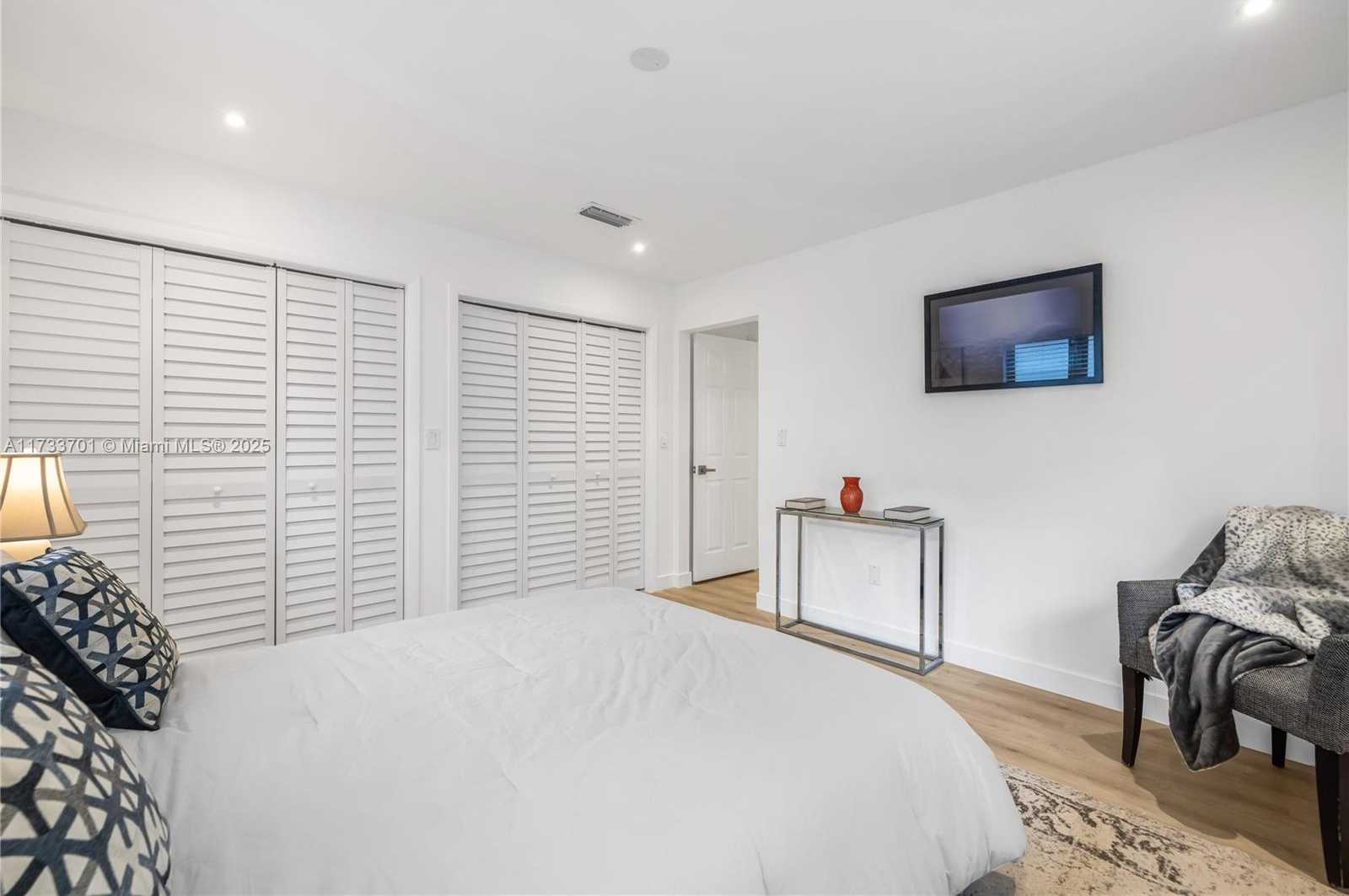 Small Image of 800 NORTH EAST 70TH ST, Miami Number 30