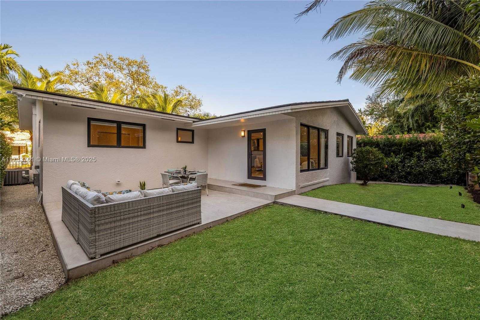 Small Image of 800 NORTH EAST 70TH ST, Miami Number 38