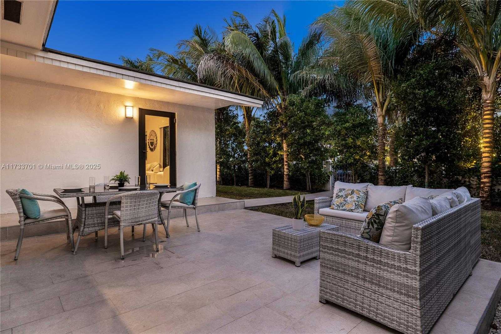 Small Image of 800 NORTH EAST 70TH ST, Miami Number 4