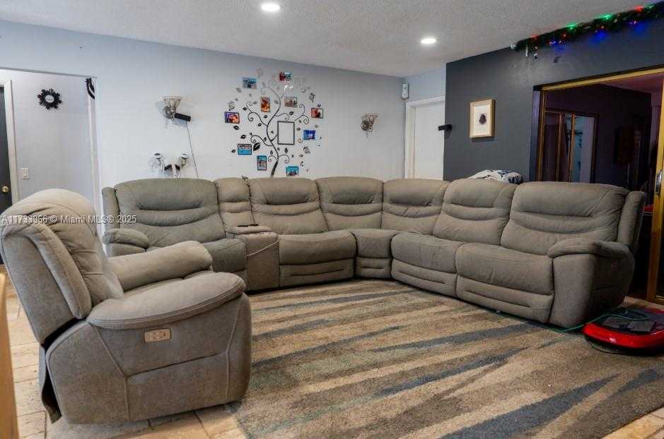 Small Image of 650 SOUTH WEST 68TH AVE, Pembroke Pines Number 2